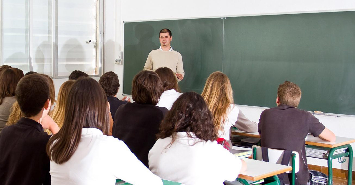 La Consejería de Educación ha adjudicado 736 plazas de maestros y maestras para cubrir la sustitución de los titulares desde el próximo lunes