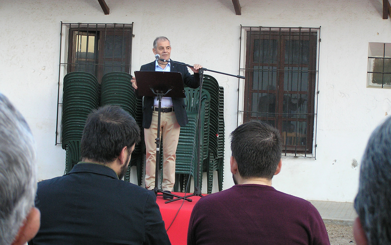 Con el pregón y una visita guiada por una cueva tomellosera se inauguraba la Festividad de San Isidro.