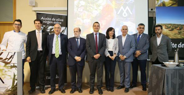 El Gobierno regional destaca los efectos positivos sobre la salud del aceite de oliva virgen extra, producto central de la Dieta Mediterránea