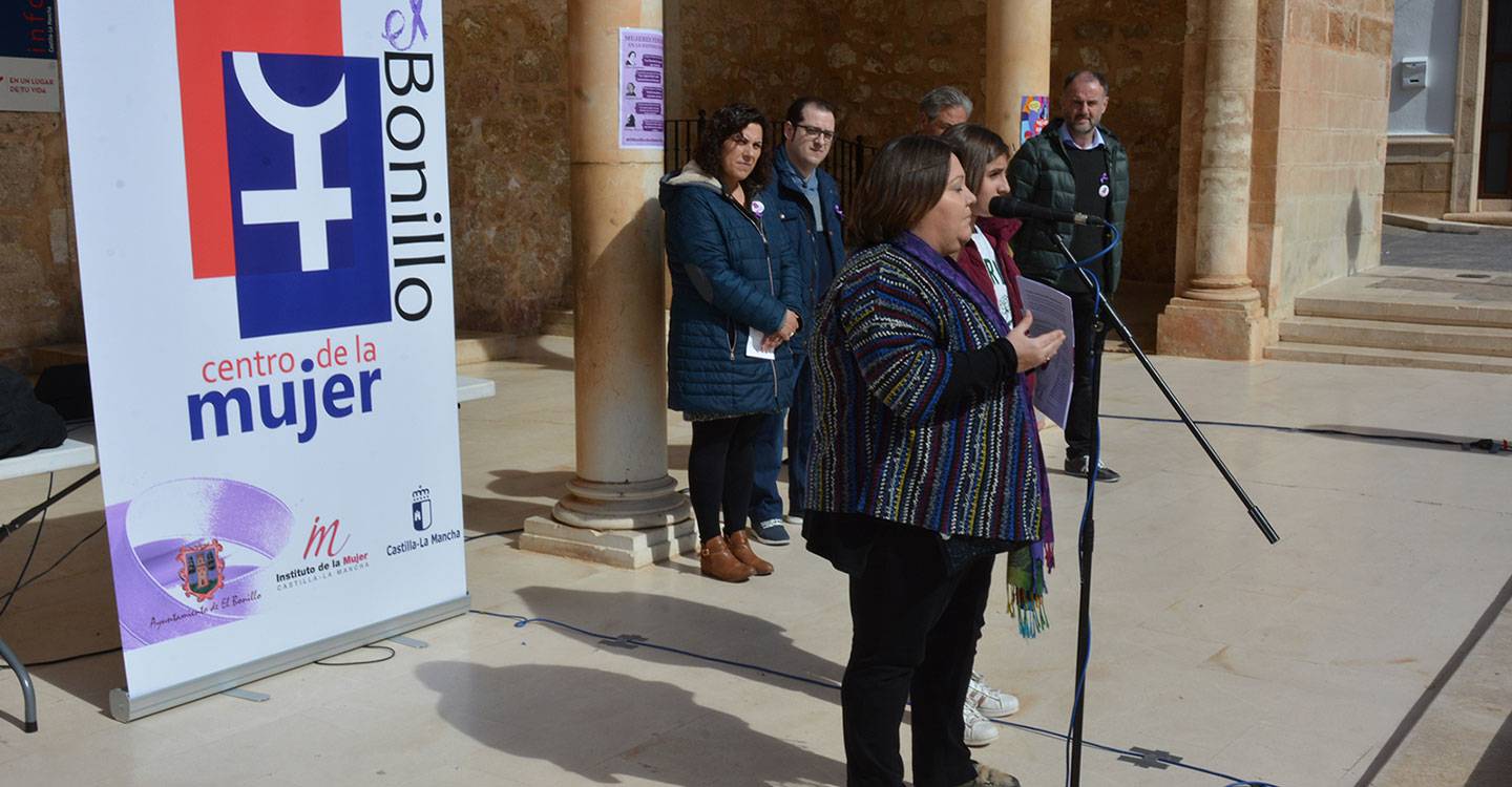 El Ayuntamiento de El Bonillo y el Centro de la Mujer unidos en su lucha por la igualdad real y efectiva entre mujeres y hombres.