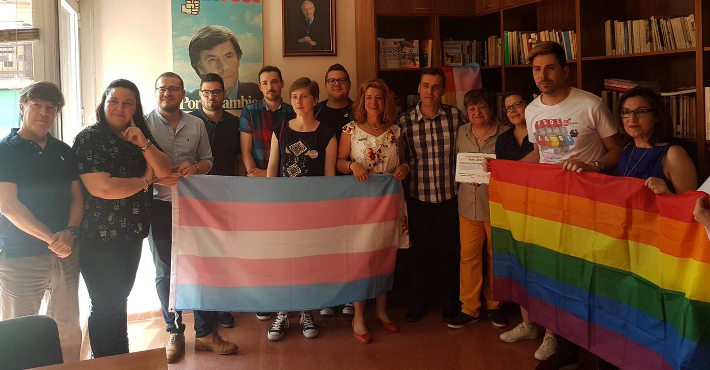 De la Iglesia destaca las medidas puestas en marcha por el gobierno regional hacia lesbianas, gays, bisexuales, personas trans e intersexuales. “Con el anterior ejecutivo del PP eran inexistentes”