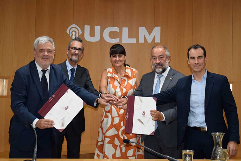 La Universidad de Castilla-La Mancha junto a Grupo Oesía, presentan la Cátedra Perte-Chip UCLM