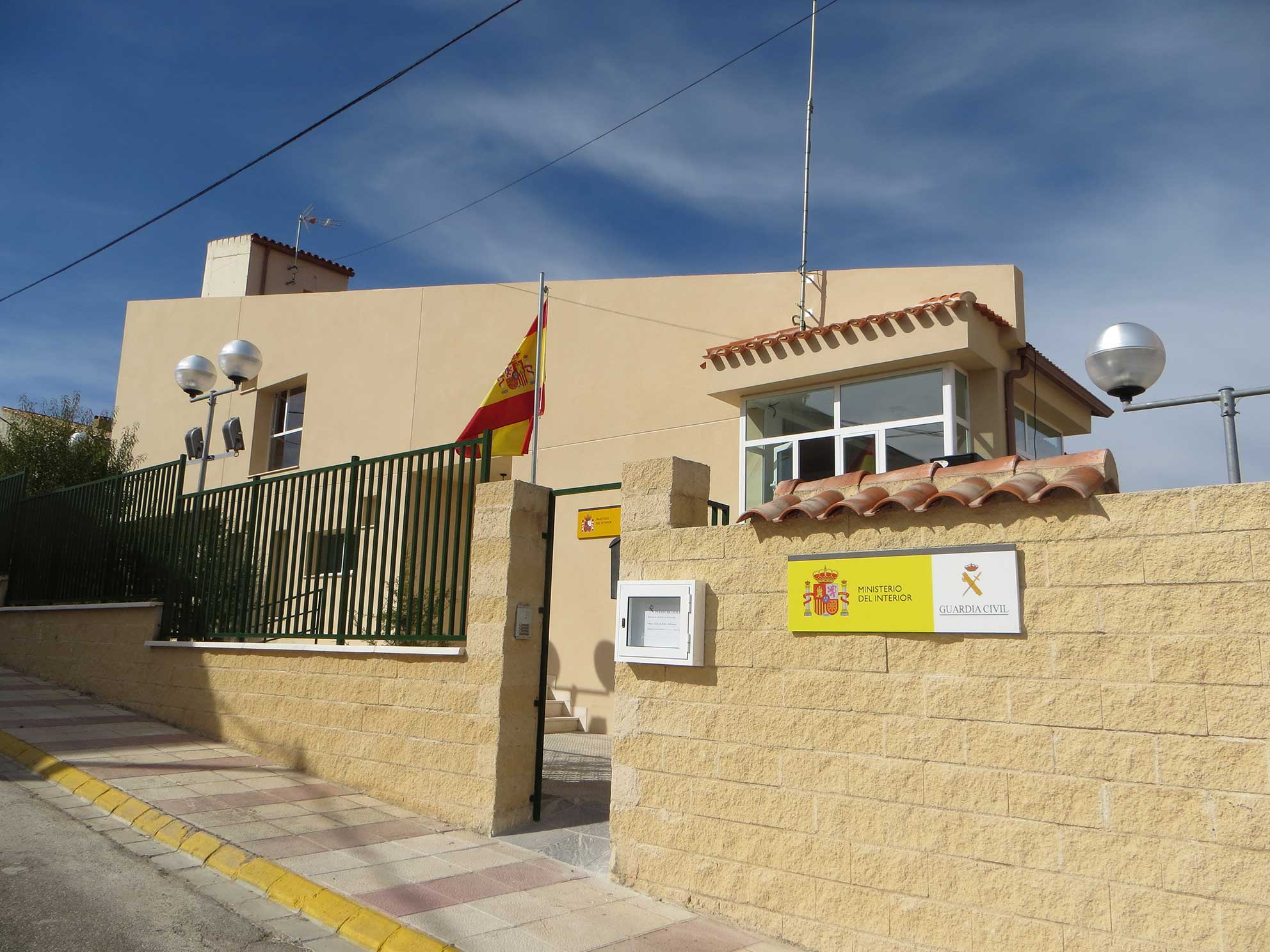 La Guardia Civil de Albacete investiga a un menor de edad por el uso sin consentimiento de la víctima de una tarjeta bancaria con la que extrajo 1.750 euros de un cajero automático