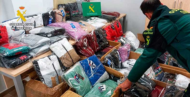 La Guardia Civil de Albacete investiga a una persona por comercializar con prendas de ropa y cosméticos falsificados