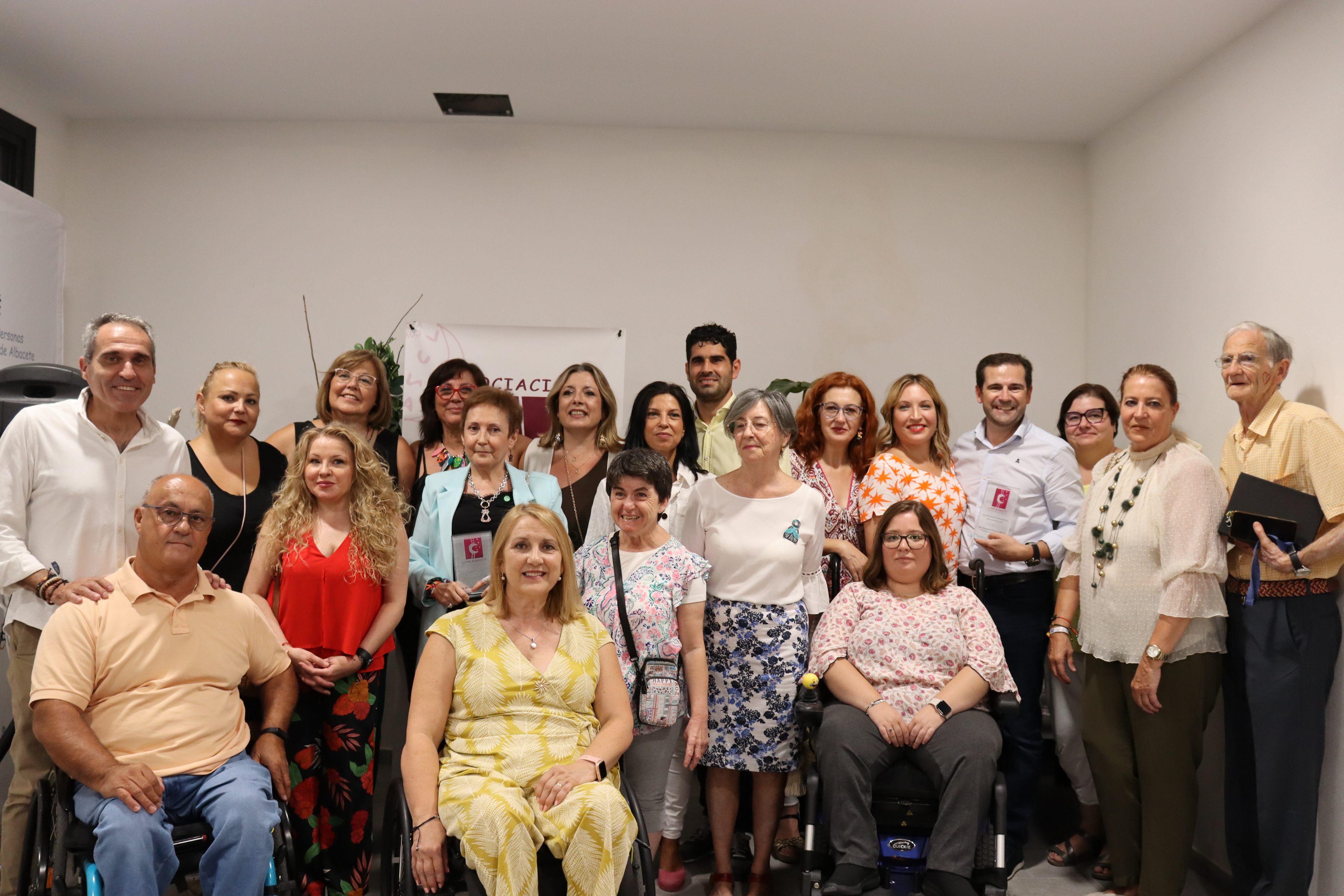 Luna Albacete hace entrega de reconocimientos a mujeres influyentes en el ámbito de la discapacidad