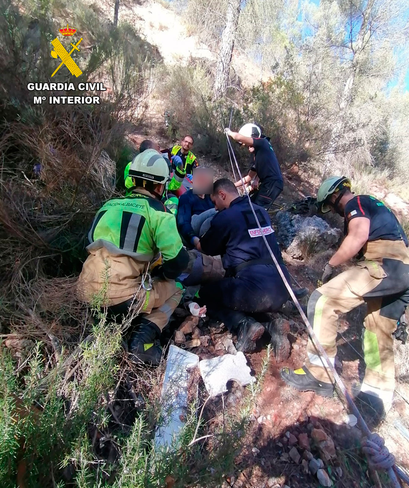 La Guardia Civil de Albacete participa en el rescate de una persona que se precipitó en una cascada dentro del término municipal de Letur