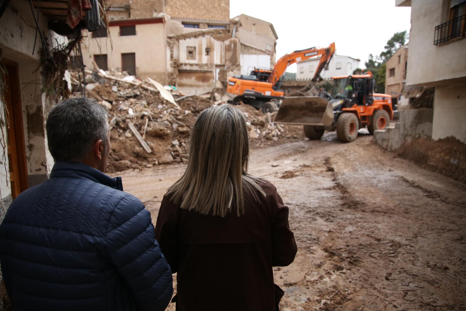 Milagros Tolón traslada el compromiso del Gobierno de España con ayudas y medios para la recuperación de Letur (Albacete) y demás zonas afectadas por la DANA