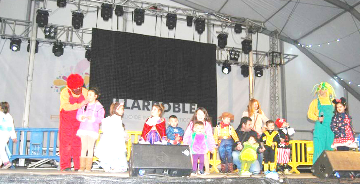 Los niños disfrutan con las actividades de carnaval en la Carpa