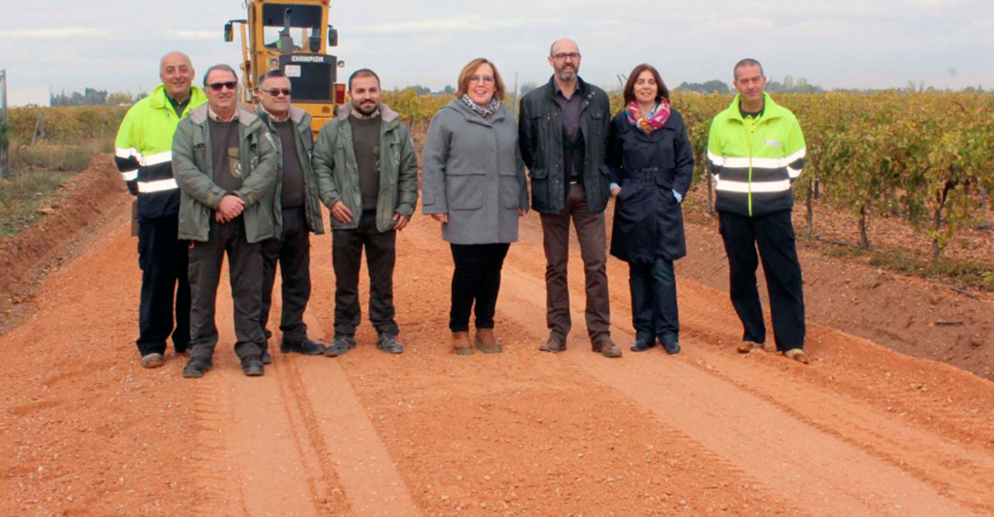  Beatriz Fernández visita el arreglo de caminos en Argamasilla de Alba 