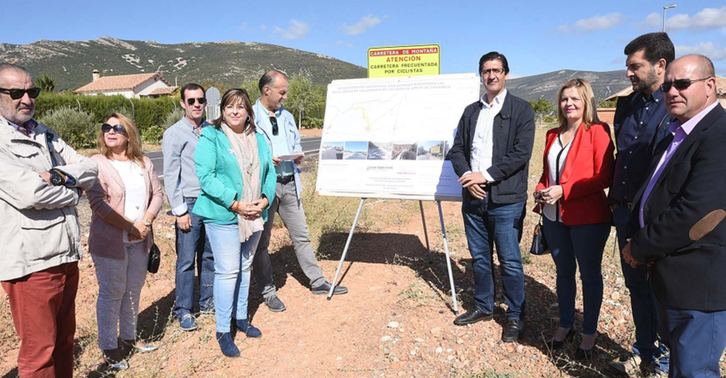  Caballero inaugura la carretera que une Villarrubia de los Ojos con la provincia de Toledo 