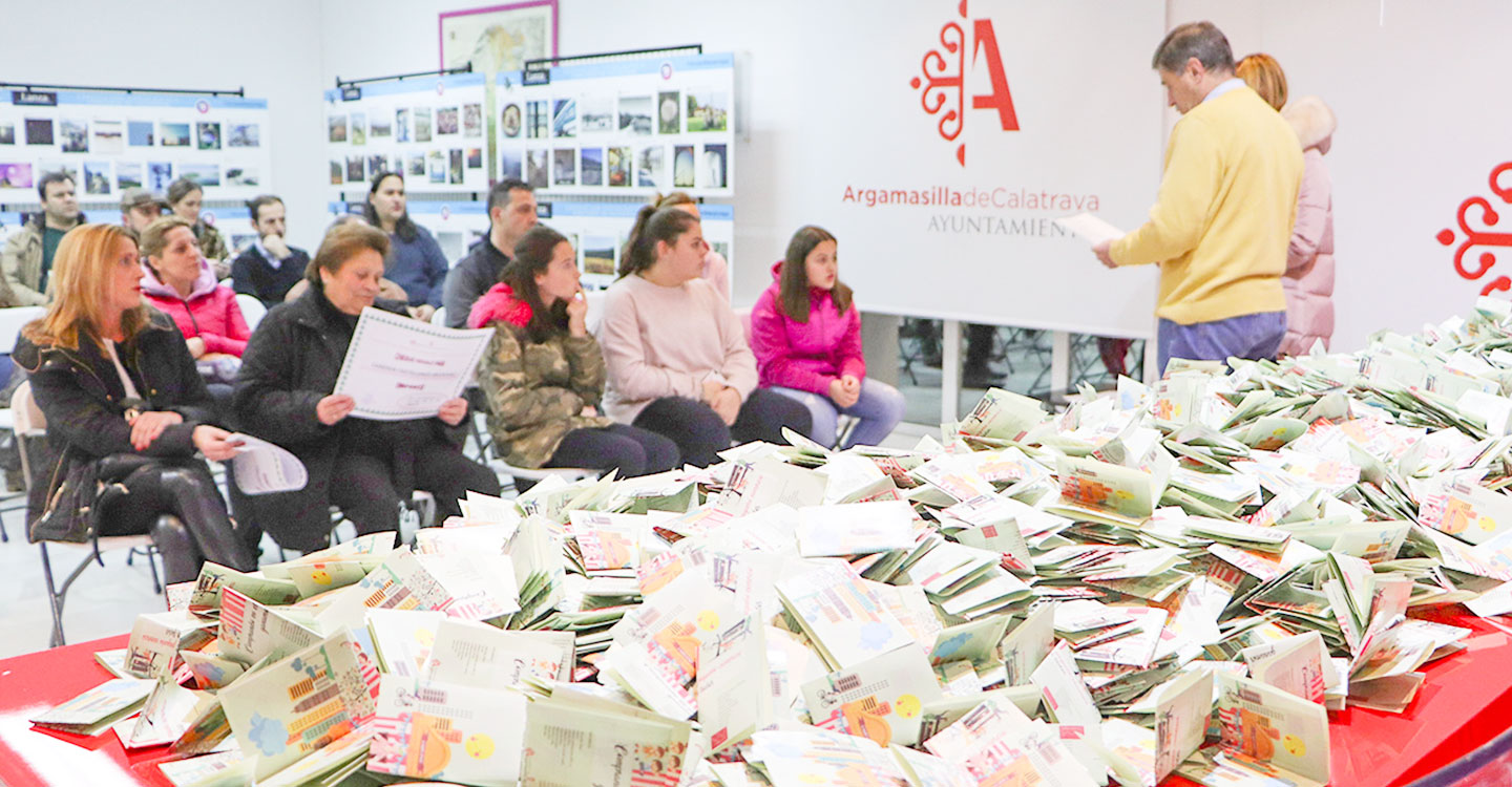 Entregados los dos cheques de 450 euros de la campaña del comercio local organizado por el Ayuntamiento