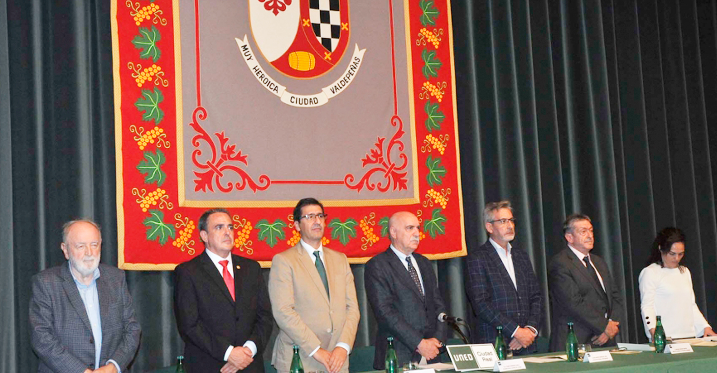 El presidente de la Diputación inaugura en Valdepeñas el nuevo curso académico de la UNED