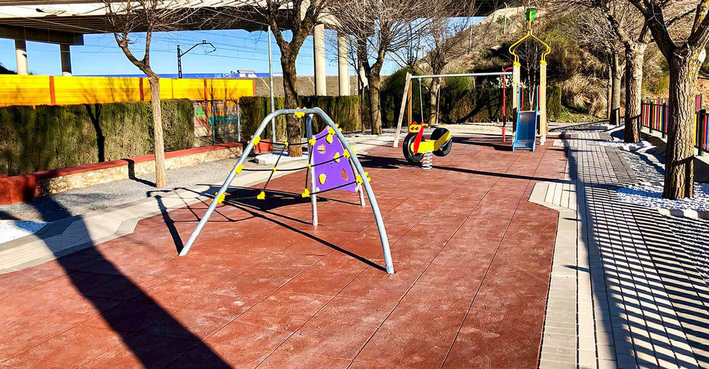 El remozado parque de la calle Rodríguez Marín, ya a disposición de las familias