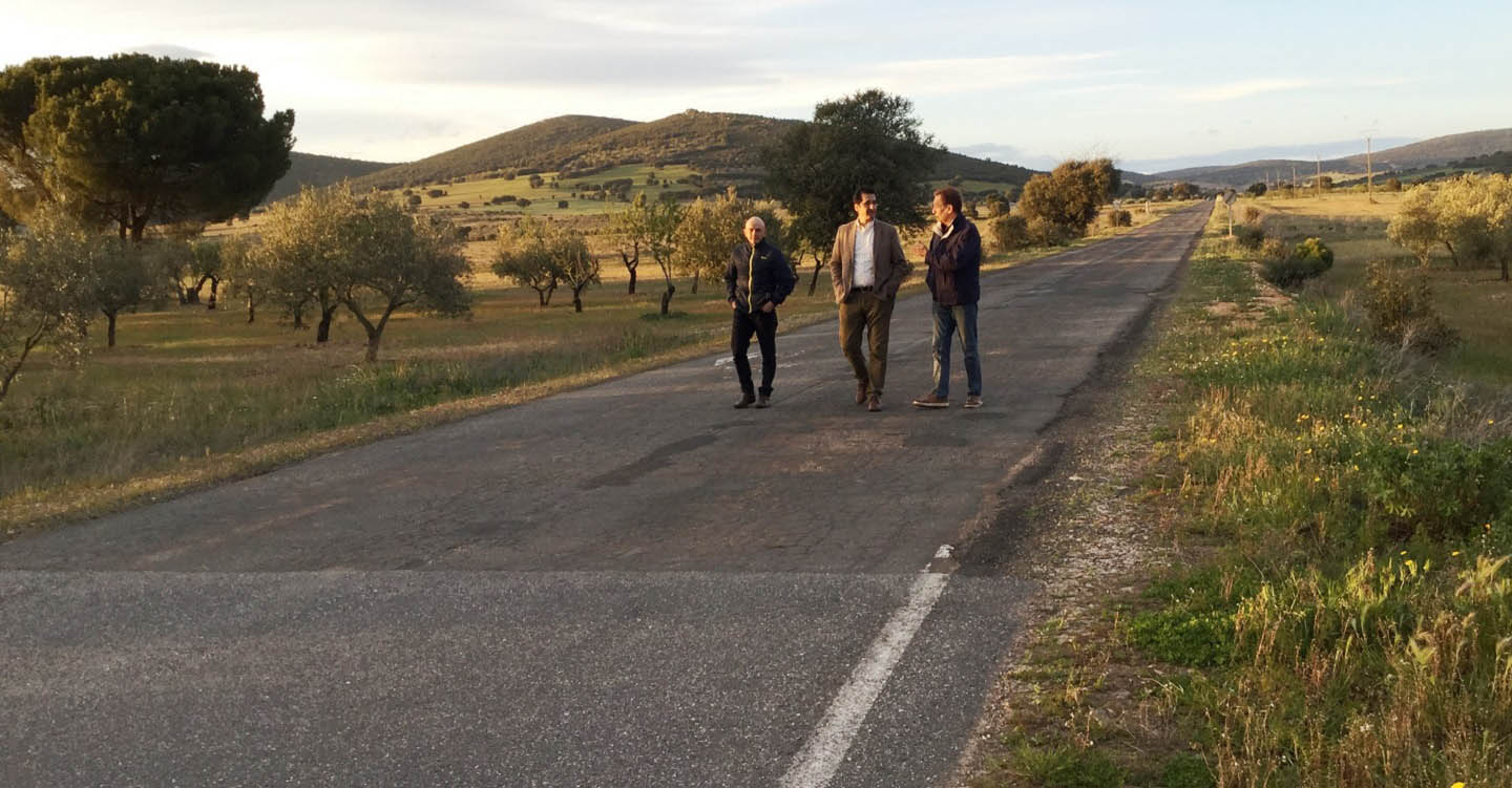 Caballero se compromete a arreglar la carretera CR-7022 que une Los Cortijos con Los Yébenes si el PSOE continúa al frente de la Diputación de Ciudad Real