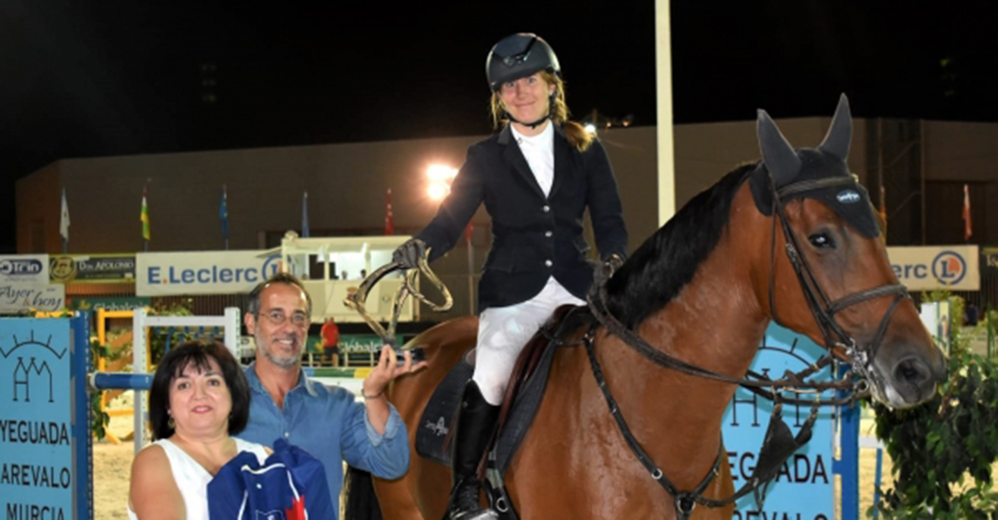 La joven amazona Laura Roquet se alzó con el Trofeo Diputación del Concurso Hípico Nacional de Saltos 