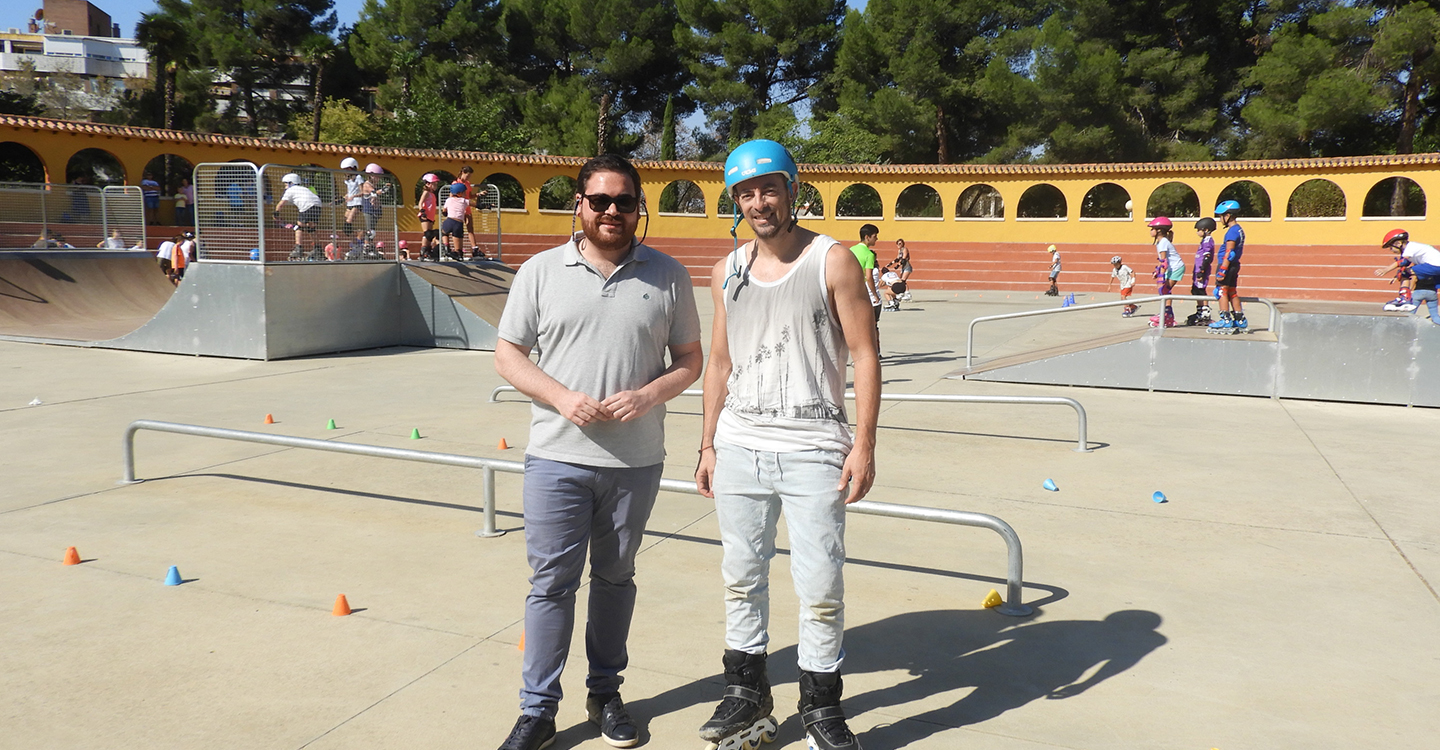 El Día del Patín reúne a más de un centenar de personas en el skatepark