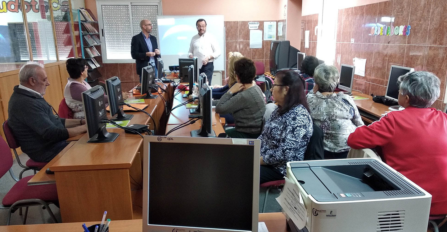 El Centro de la Mujer impulsa un taller para la reducción de la “brecha digital”