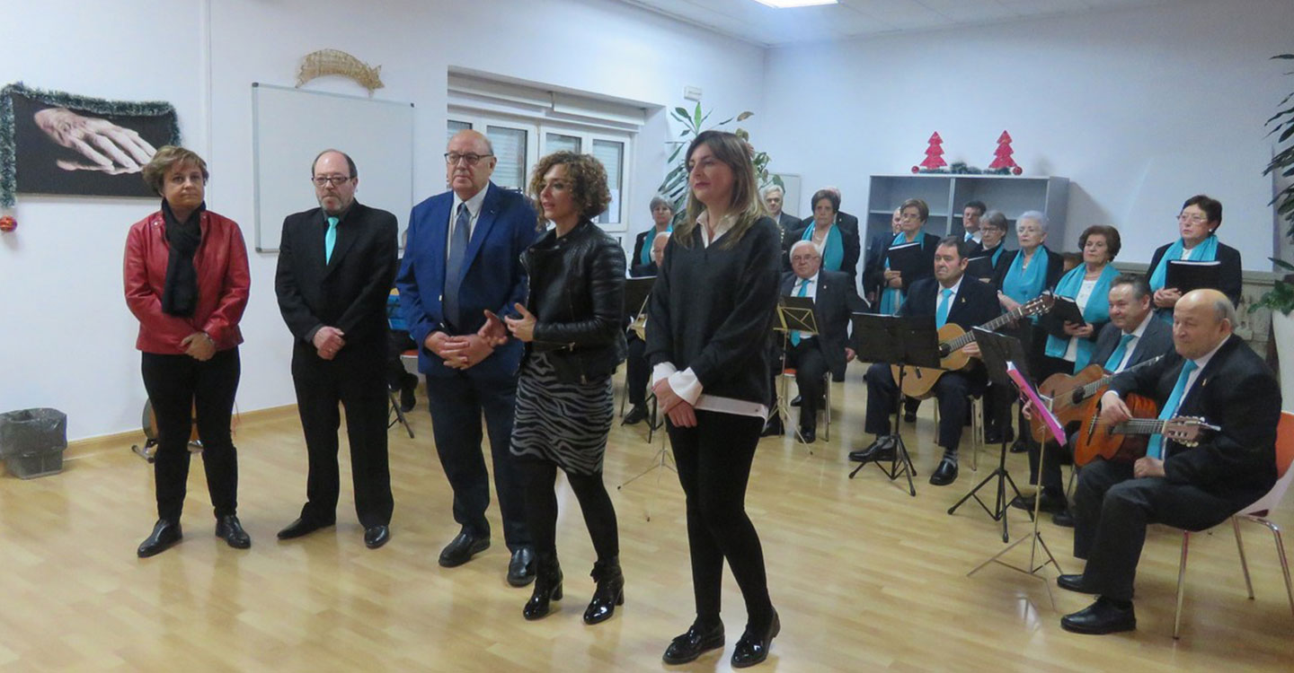 El Centro de Mayores recibe a la Navidad cantando