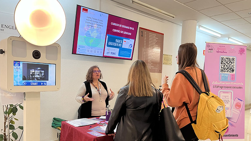 La Facultad de Letras de Ciudad Real conmemora el 25N analizando las distintas formas de violencia contra la mujer