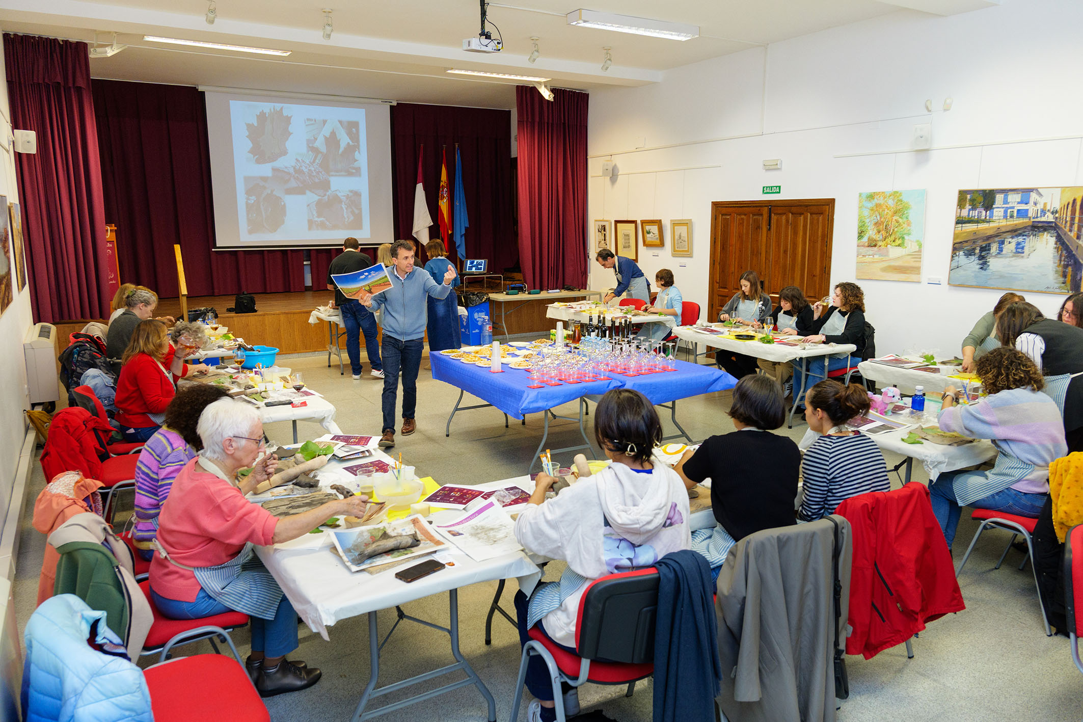 Arte y enoturismo se unen el Día del Enoturismo en Argamasilla de Alba en un taller de cerámica único