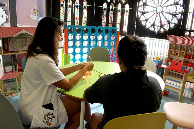 Unos 400 menores recibirán clase en el Aula Hospitalaria del Hospital Mancha Centro durante este curso escolar