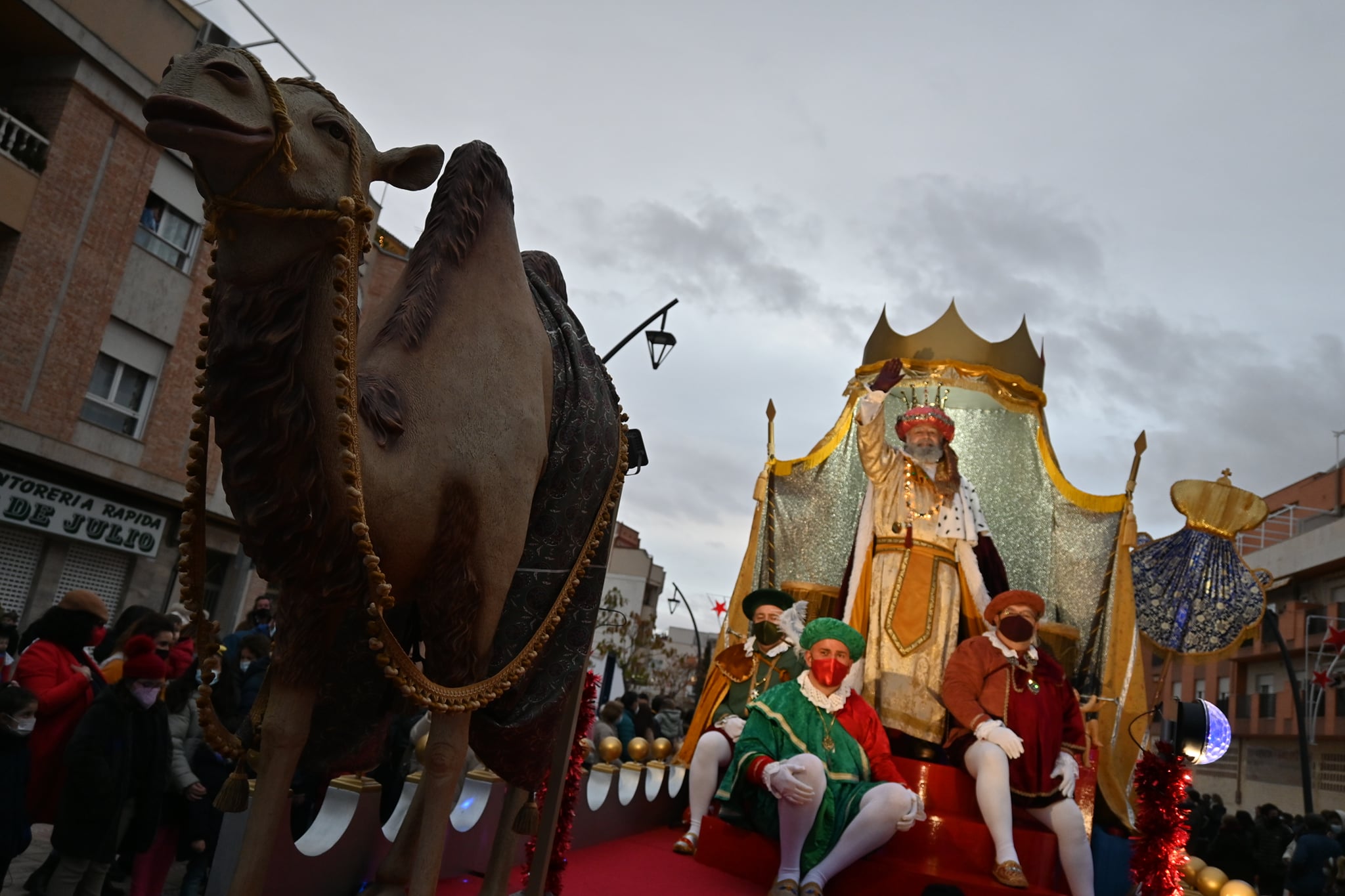 La Cabalgata de Reyes llega a Valdepeñas con nueva carroza, un amplio recorrido y miles de regalos