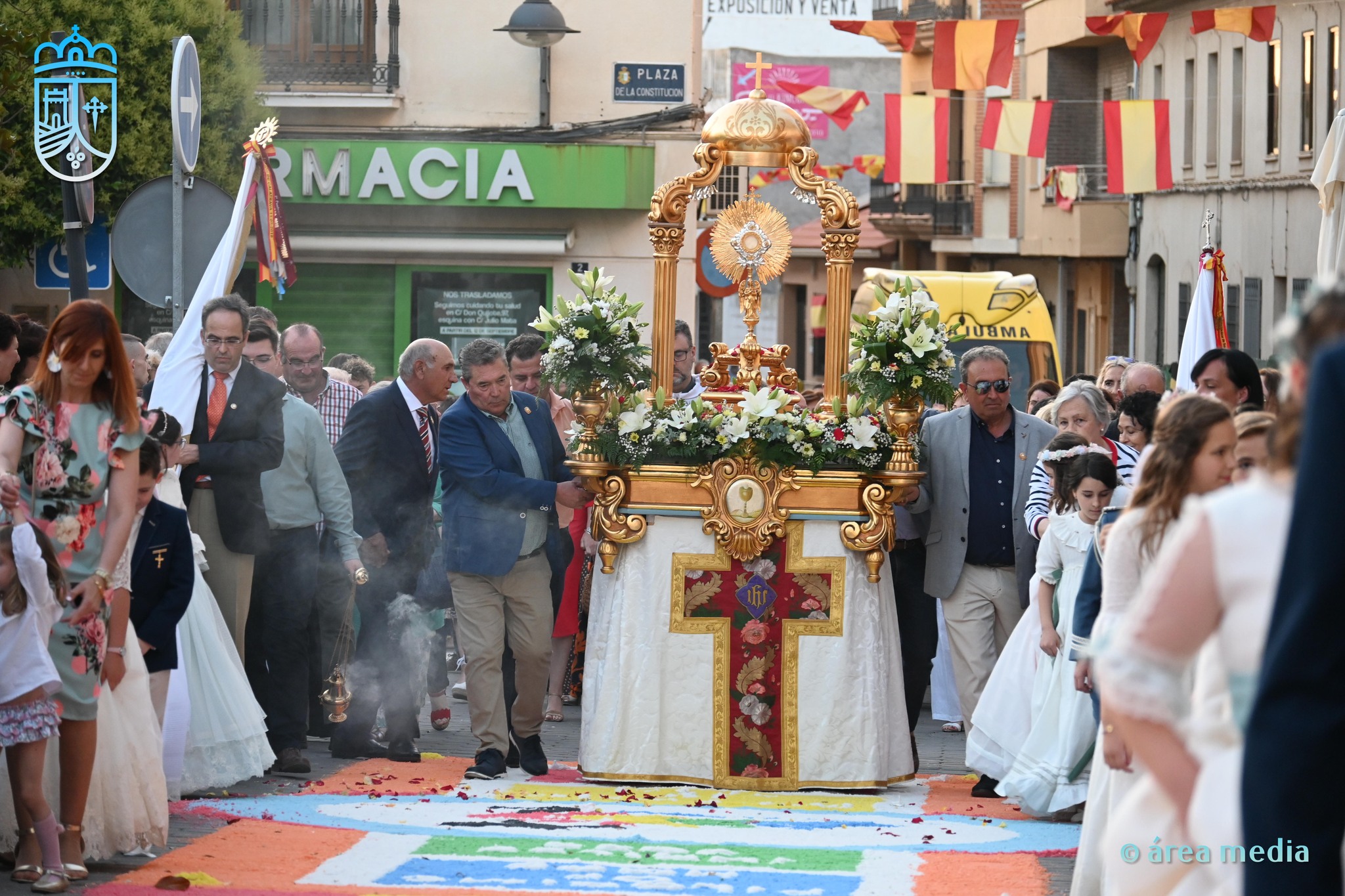 Socuéllamos ha celebrado el gran día del Corpus Christi con su tradicional procesión, en una esplendorosa tarde de domingo.
