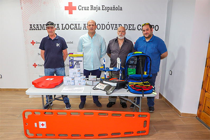 Cruz Roja adquiere un desfibrilador y otro material sanitario tras una importante donación económica