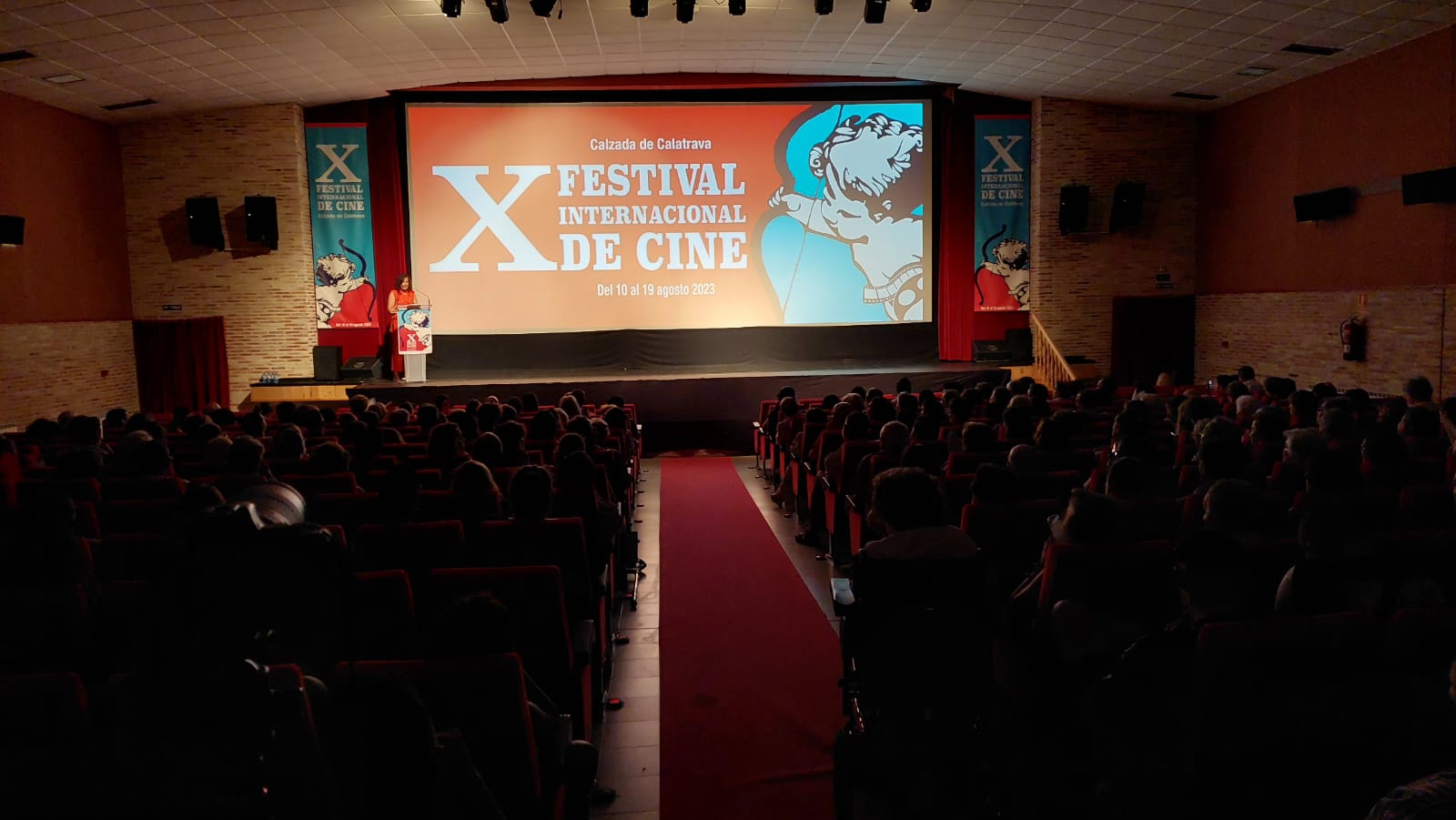 El X Festival Internacional de Cine de Calzada de Calatrava presenta el cartel oficial de su décima edición y proyecta el nuevo cortometraje de Pedro Almodóvar