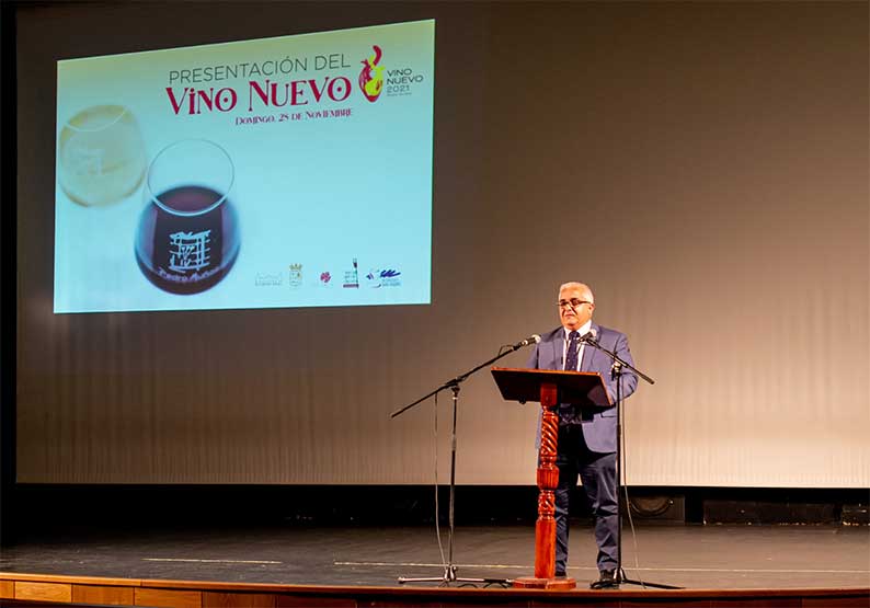 Ayer se celebró la presentación y degustación de los vinos nuevos de Pedro Muñoz, con una Master Class del cocinero Miguel Carretero y con el nombramiento de Ángel Ramírez Ludeña como embajador del vino pedroteño