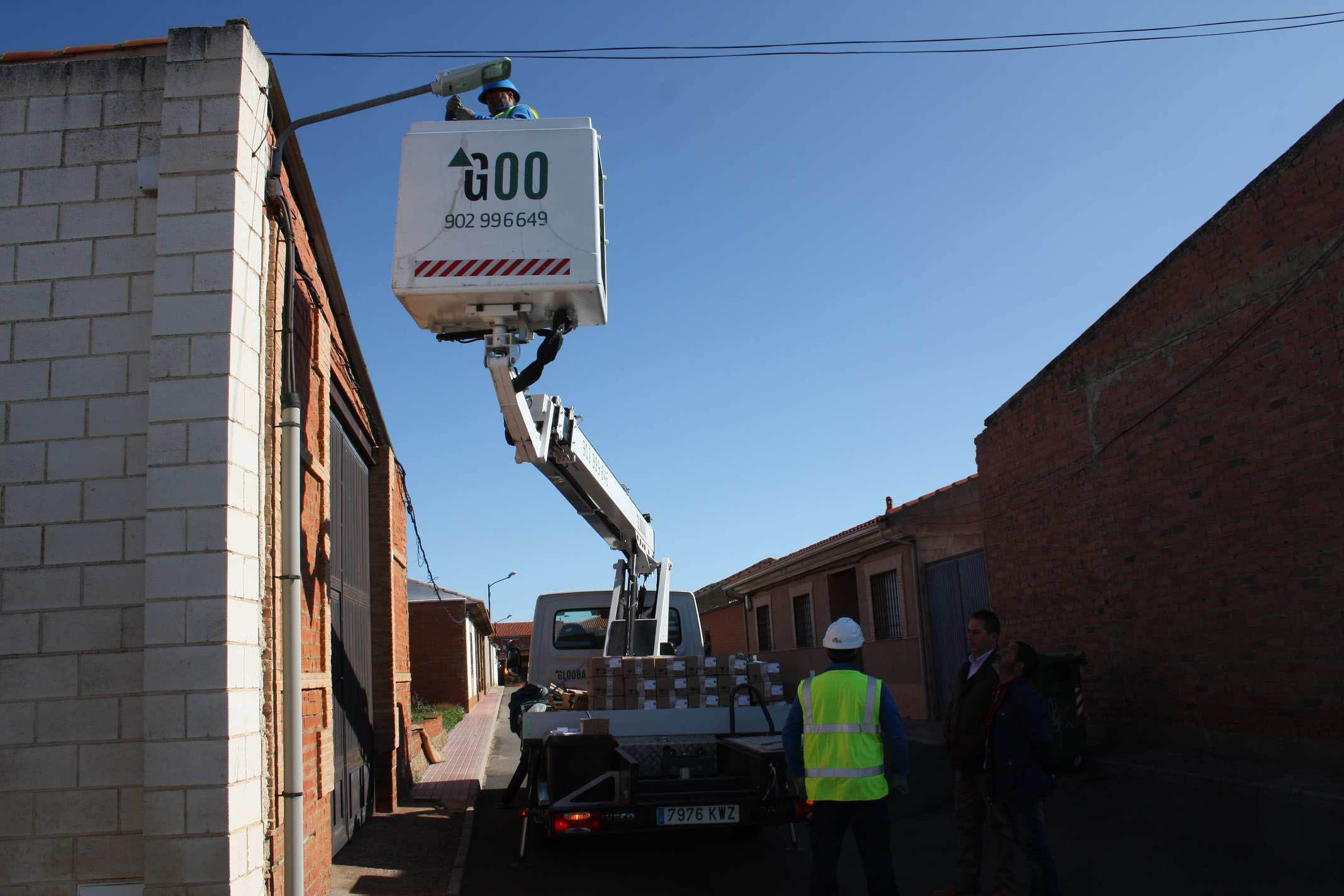 Avanzan a buen ritmo los trabajos de sustitución de luminarias en Porzuna y sus aldeas 