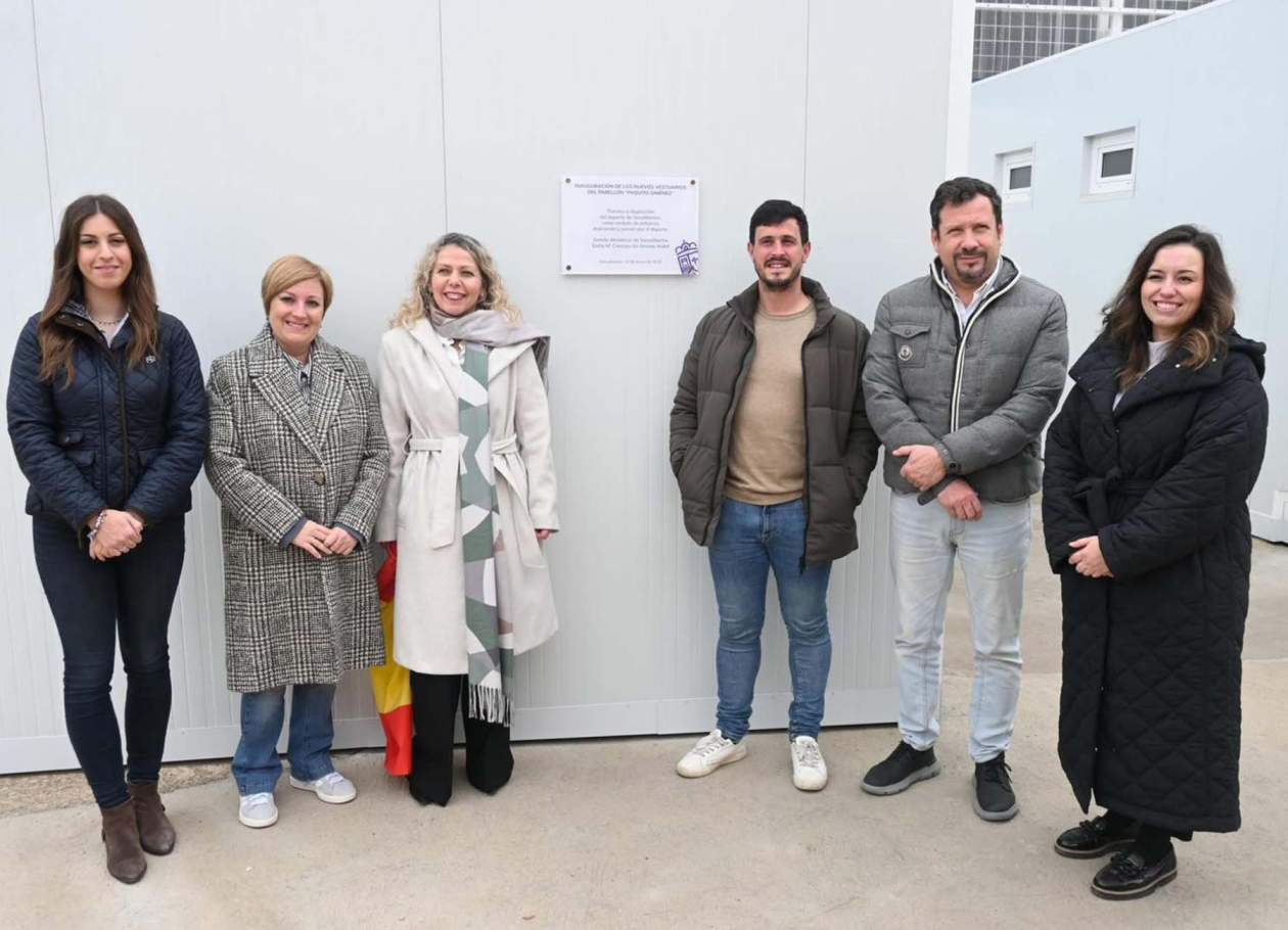 González asiste a la inauguración de los nuevos vestuarios del pabellón “Paquito Giménez” en Socuéllamos que han sido financiados íntegramente por la Diputación de Ciudad Real