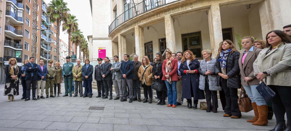 El presidente de la Diputación en el minuto de silencio por las víctimas de la dana: “Estamos todos unidos en este momento de dolor e incertidumbre”
