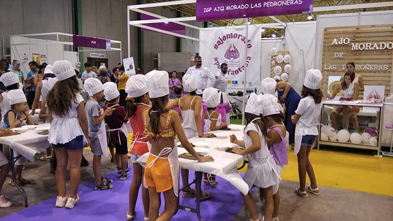 Tortosa destaca la “intensa y variada programación” que habrá del 28 al 30 de julio en la Feria del Ajo de Las Pedroñeras 