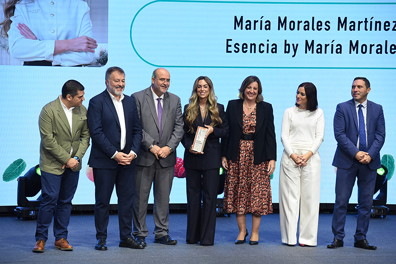 María Morales recibe el premio al talento femenino en la sexta edición de  'Culinaria'