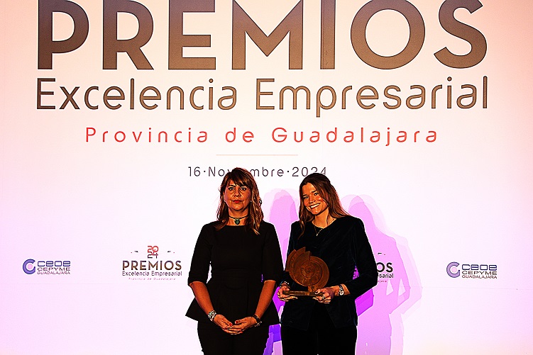 Eurocaja Rural entrega el galardón 'Establecimiento Comercial' en los Premios Excelencia Empresarial 2024 de CEOE-CEPYME Guadalajara
