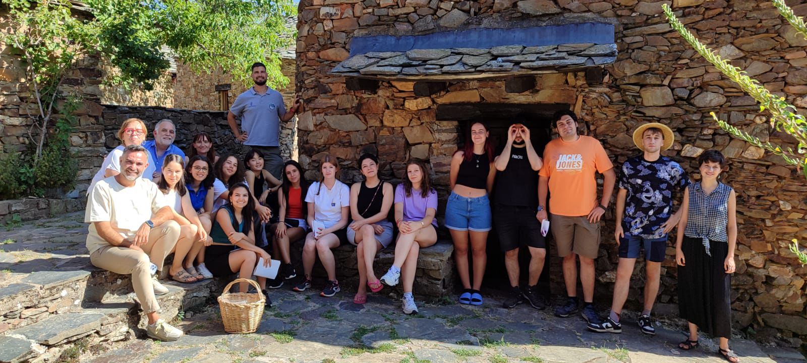 La Junta recupera el patrimonio arquitectónico y medioambiental de Umbralejo a través de dos campos de voluntariado juvenil      