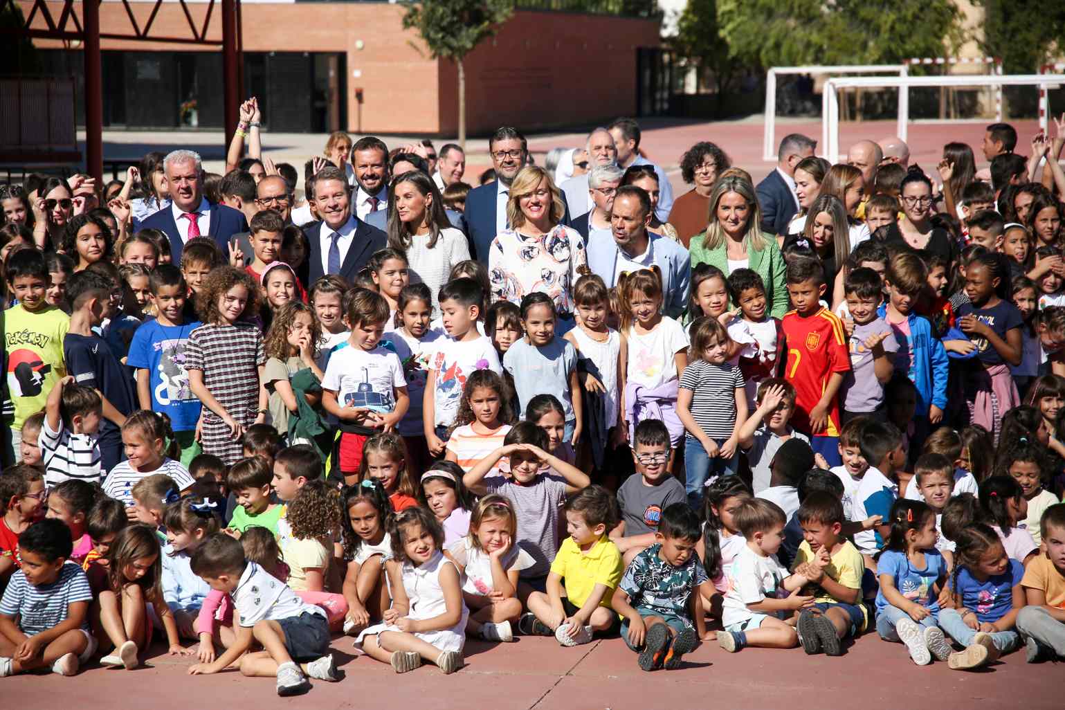 Su Majestad la Reina inaugura el curso escolar en el colegio “Maestra Plácida Herranz” de Azuqueca de Henares con la presencia de la delegada del Gobierno