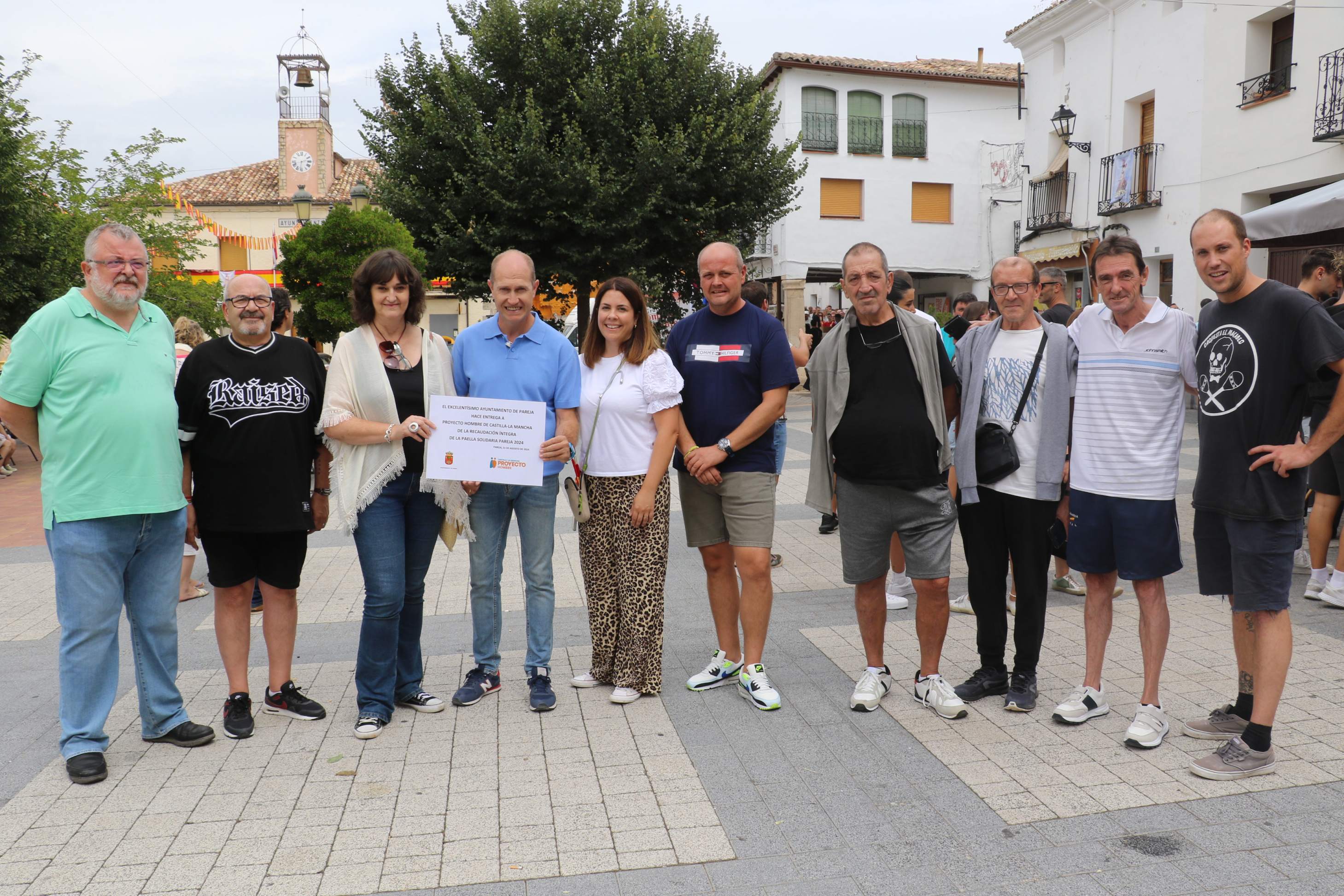 Pareja le entrega su corazón solidario a Proyecto Hombre