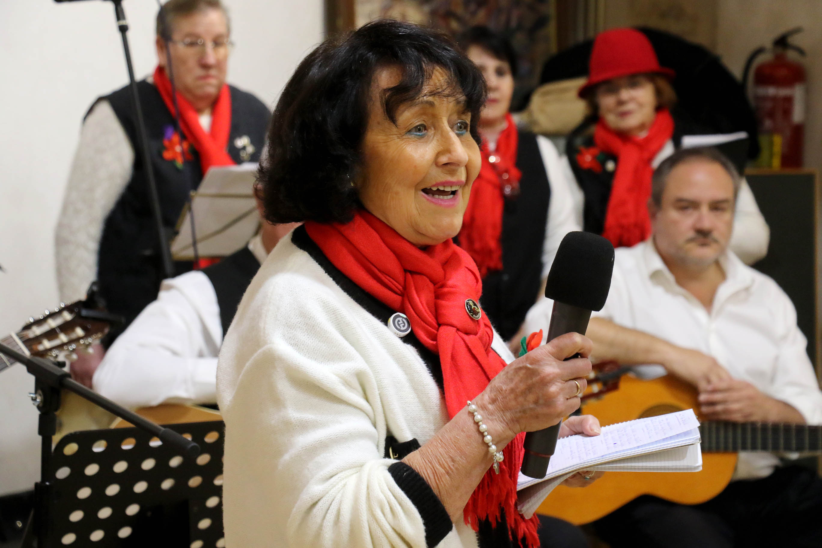 La Rondalla de Almonacid de Zorita lleva la magia de la Navidad al Espacio Cultural El Molino