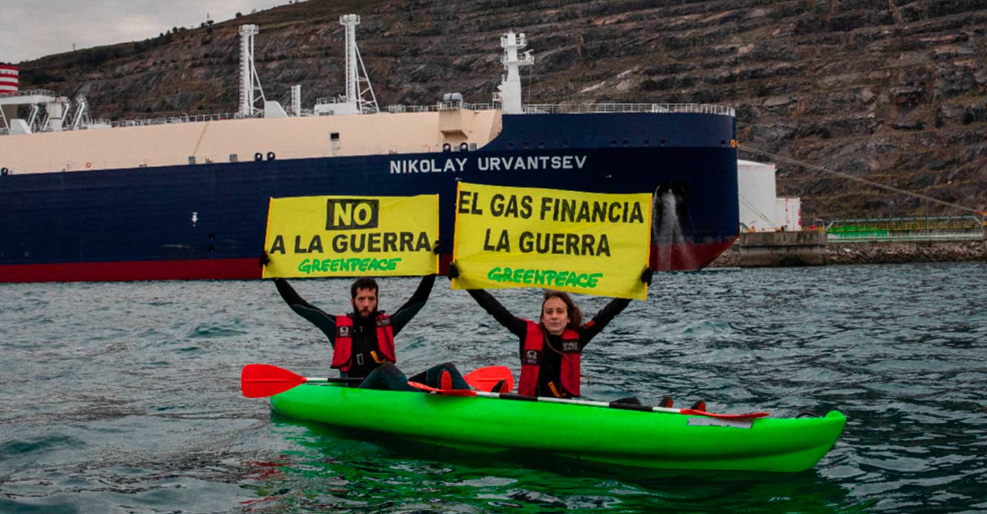 Greenpeace advierte de que la ayuda generalizada al carburante beneficia más a las rentas más altas y pide medidas estructurales para acelerar la transición ecológica