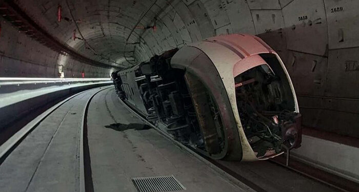 Adif y Renfe retirarán por piezas el tren accidentado en el túnel entre Atocha y Chamartín sin interrupciones en el servicio para pasajeros 