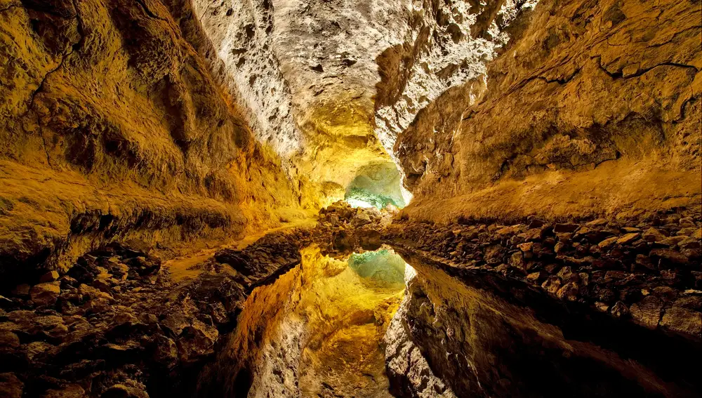 · Cueva de los Verdes