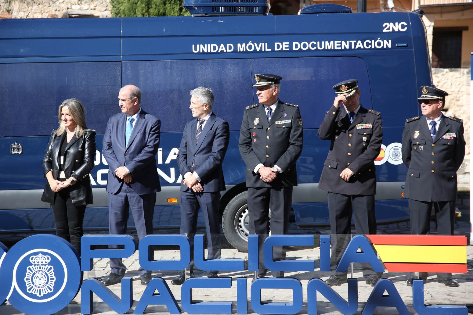 Grande-Marlaska anuncia el despliegue de ochenta unidades móviles en zonas rurales capaces de expedir el DNI y el pasaporte en diez minutos