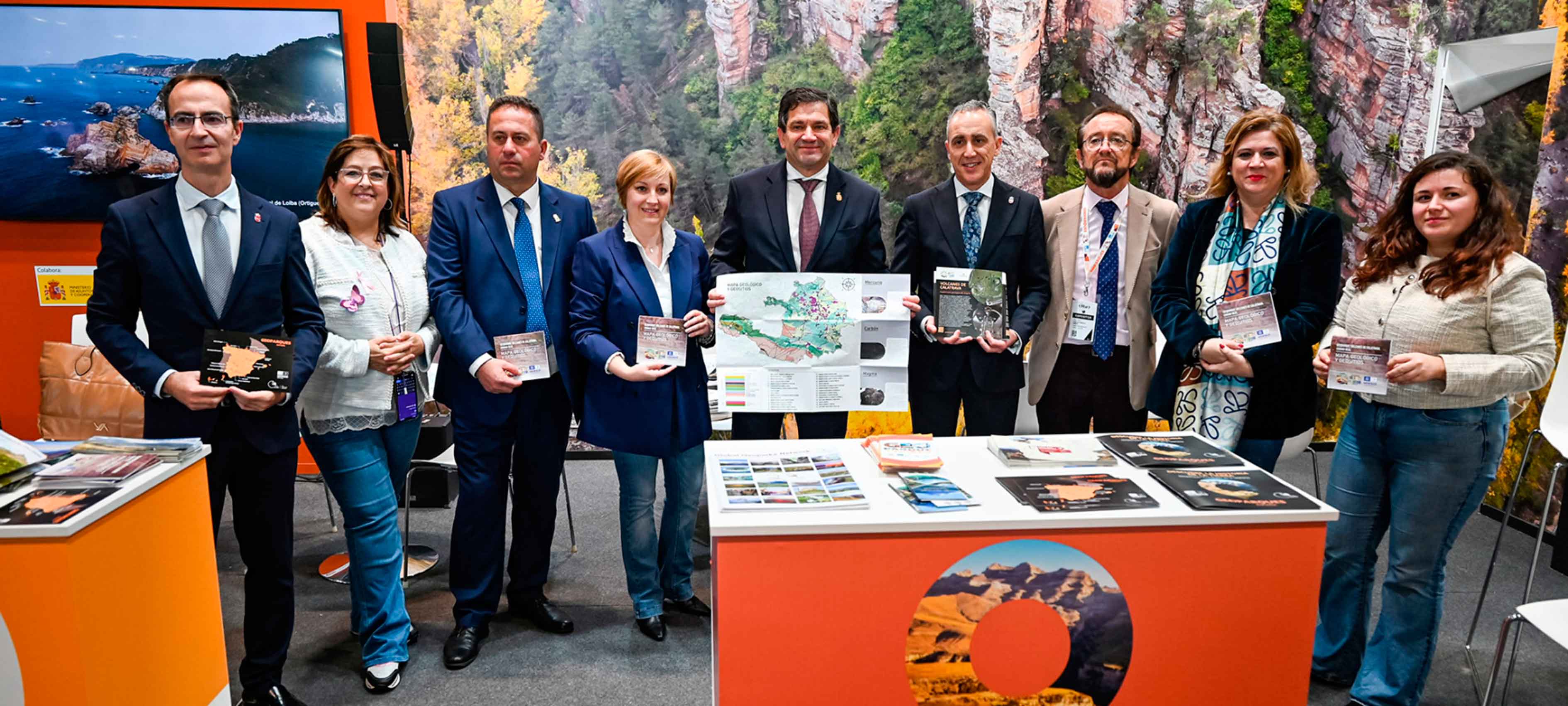 Valverde anuncia en FITUR que en 2025 se desarrollarán georrutas, geositios y centros de interpretación en el territorio Geoparque Volcanes de Calatrava Ciudad Real
