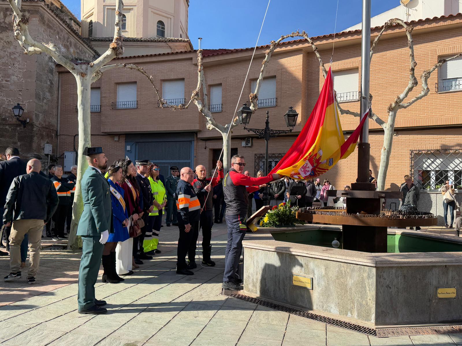 El Ayuntamiento de Villacañas iza la bandera de España en el Día de la Constitución