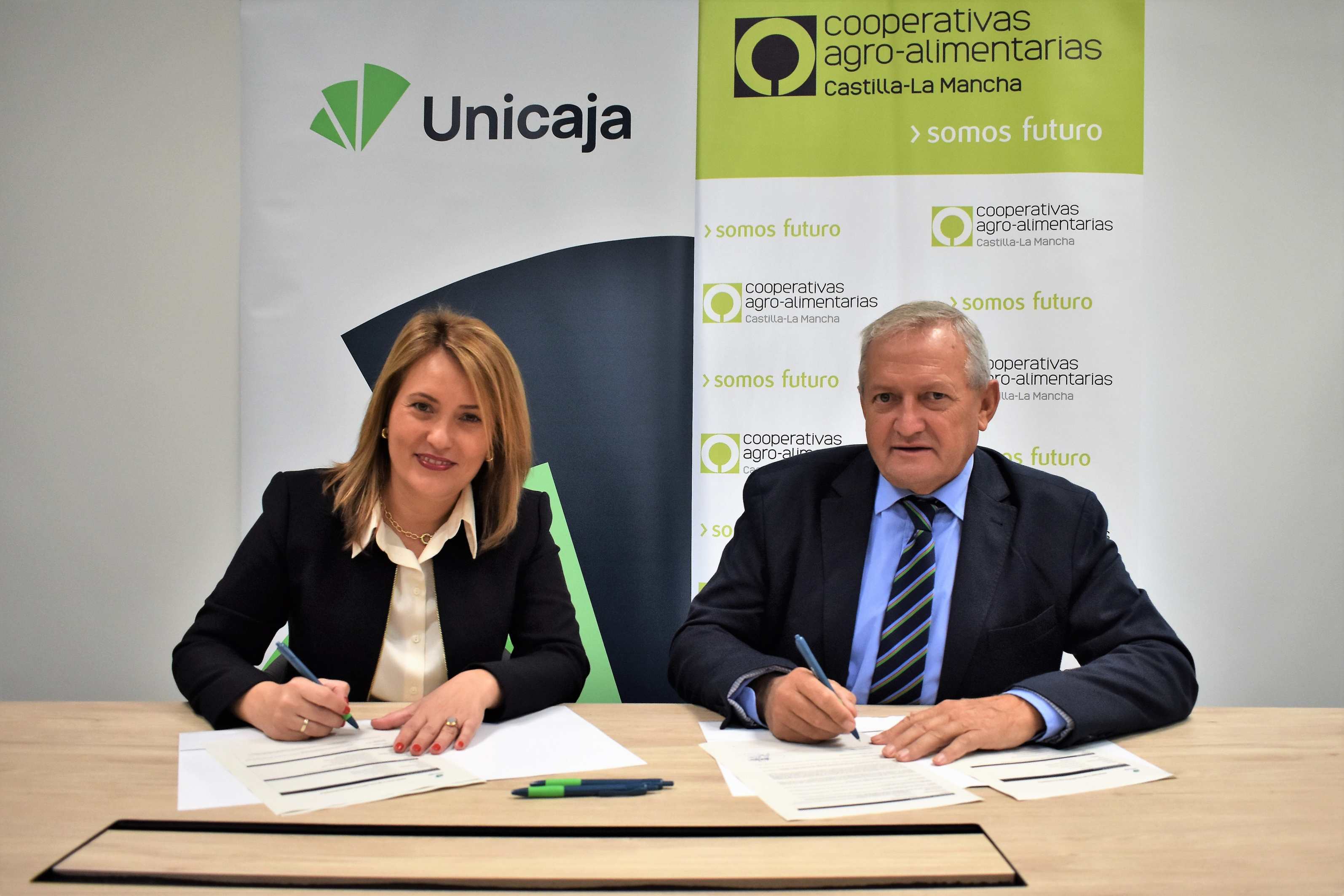 Unicaja y Cooperativas Agro-alimentarias Castilla-La Mancha refuerzan su colaboración con un nuevo convenio