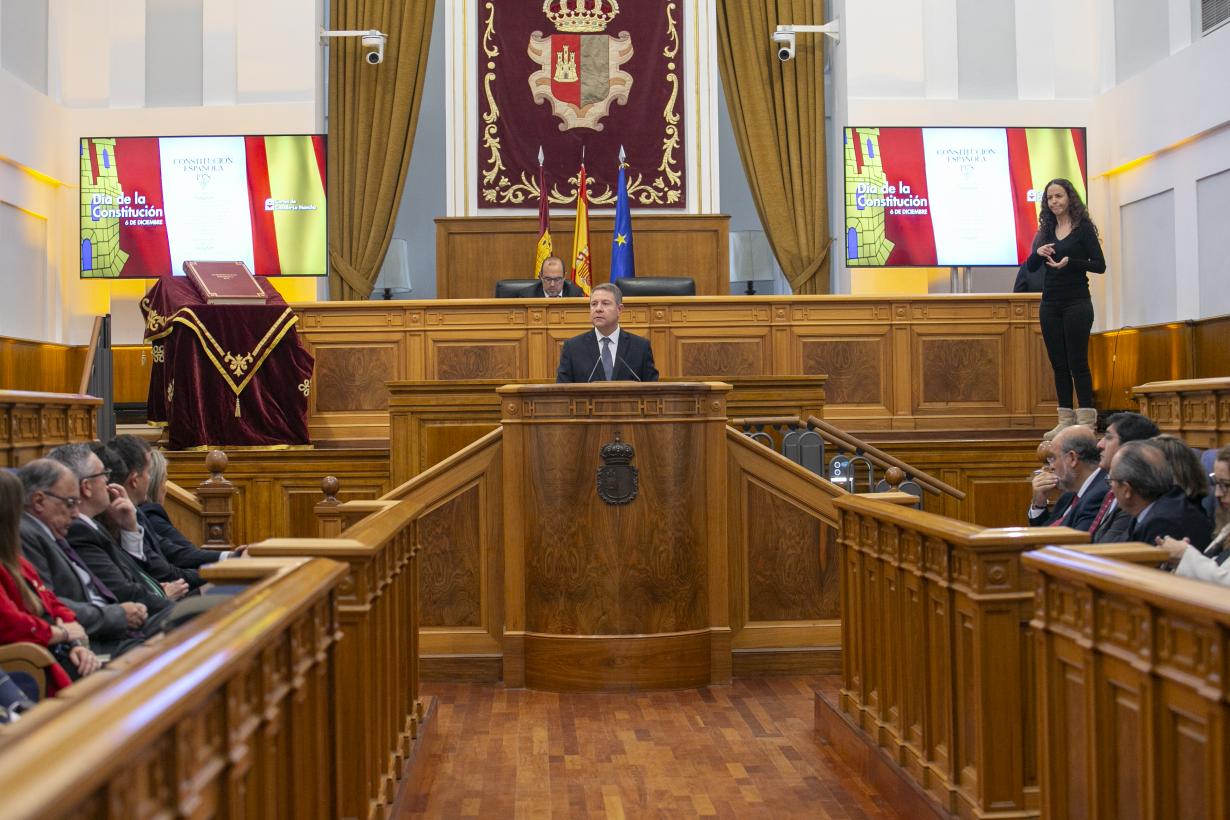 Emiliano García-Page aboga por extender el concepto de igualdad de la Constitución Española para todos los españoles, “vivan donde vivan”