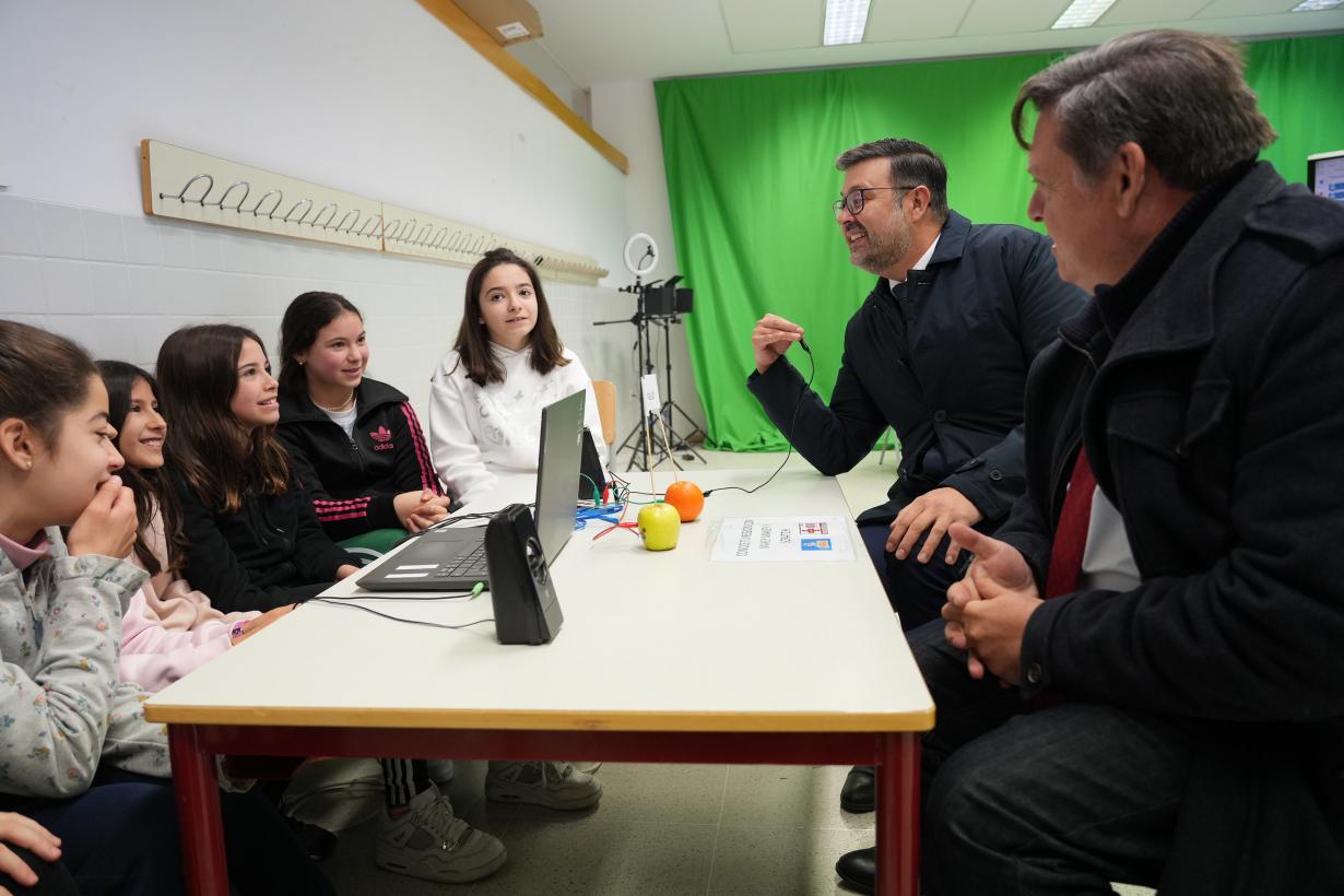 La Junta comienza la entrega de alrededor de 37.400 dispositivos electrónicos en centros educativos de Castilla-La Mancha 