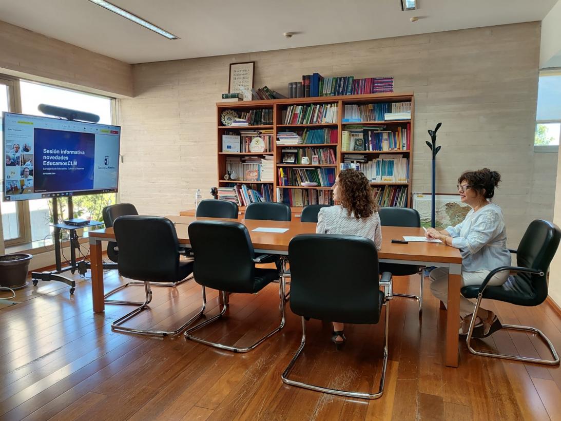 El Gobierno de Castilla-La Mancha informa a los centros educativos sobre las novedades de EducamosCLM que dan respuesta a las necesidades planteadas por los docentes